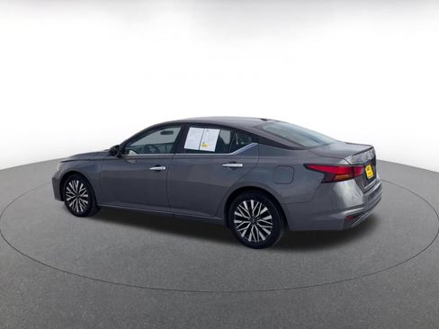 Used 2025 Nissan Altima 2.5 SV FWD image 9