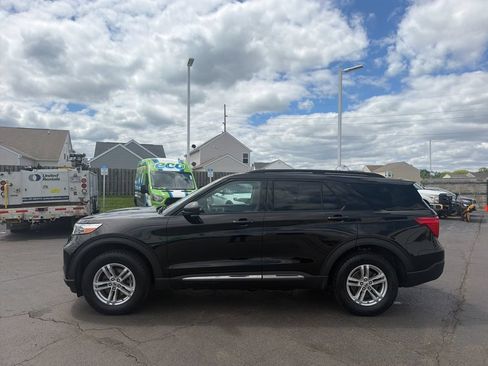 Used 2022 Ford Explorer XLT w/ Equipment Group 202A AWD/4WD image 4
