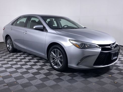 Used 2015 Toyota Camry SE image 18