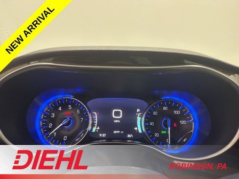 Used 2023 Chrysler Pacifica Limited w/ Uconnect Theater Family Group image 31