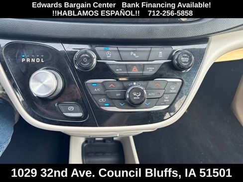 Used 2020 Chrysler Pacifica Touring-L FWD image 26