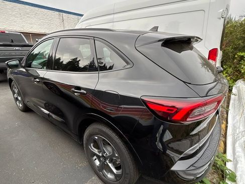 Used 2023 Ford Escape ST-Line w/ Equipment Group 301A FWD image 4