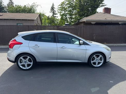 Used 2013 Ford Focus Titanium w/ Titanium Handling Pkg FWD image 3