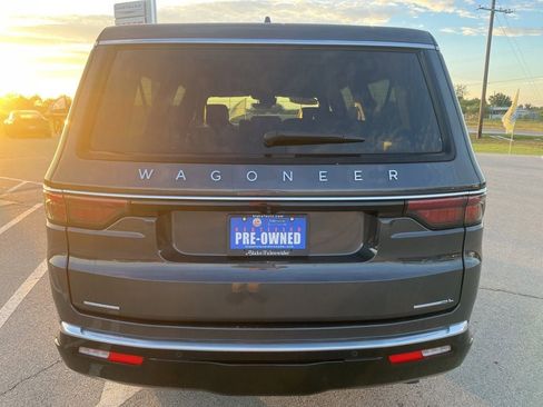 Used 2023 Jeep Wagoneer L Series III w/ Premium Group I AWD/4WD image 4