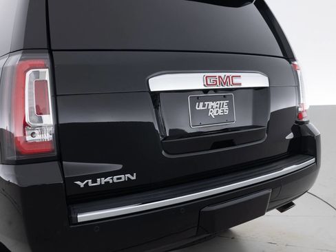 Used 2018 GMC Yukon Denali AWD/4WD image 17