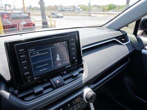 Used 2021 Toyota RAV4 LE image 29