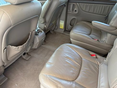 Used 2004 Toyota Sienna XLE AWD/4WD image 12