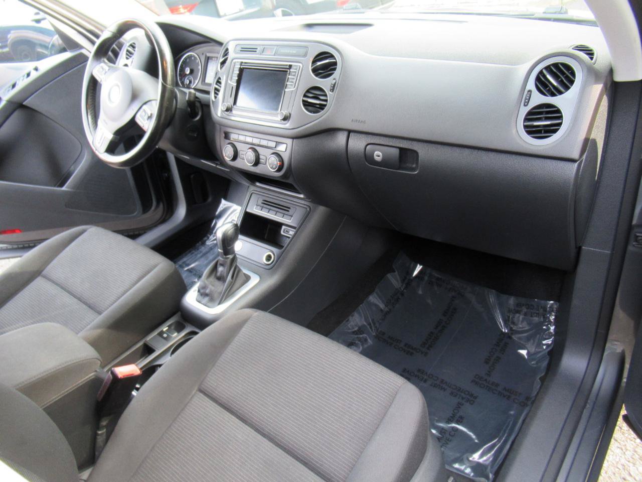 Used 2018 Volkswagen Tiguan Limited AWD/4WD image 11