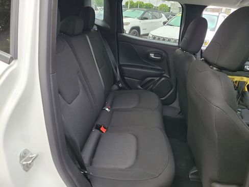 Used 2023 Jeep Renegade Latitude image 16