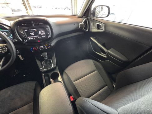 Used 2025 Kia Soul LX w/ LX Technology Package image 38