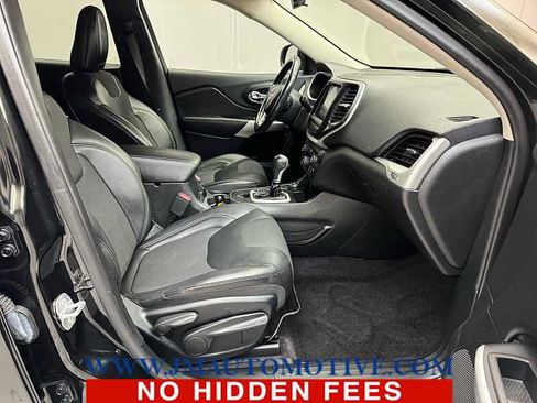 Used 2018 Jeep Cherokee Latitude Plus AWD/4WD image 19