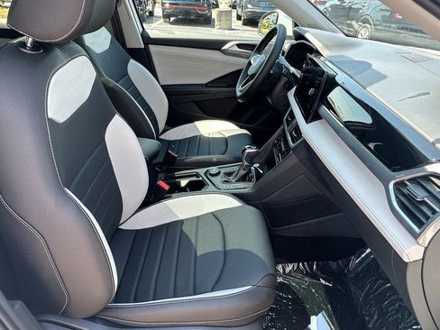 New 2025 Volkswagen Taos SEL image 15