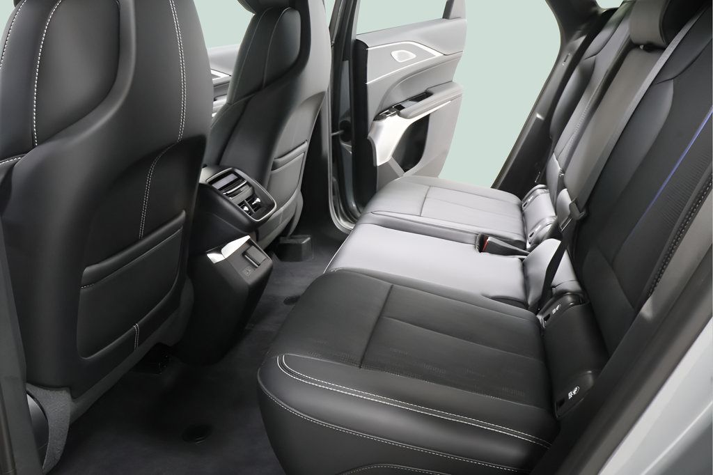 Used 2025 Cadillac Lyriq Luxury w/ LPO, Floor Liner Package AWD/4WD image 25