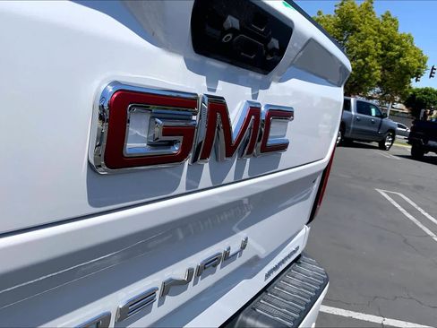 Used 2023 GMC Sierra 2500 Denali w/ Denali Ultimate Package AWD/4WD image 30
