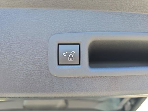 Used 2026 Toyota Sienna Platinum AWD/4WD image 30