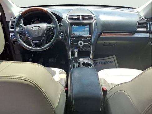 Used 2018 Ford Explorer Platinum AWD/4WD image 11