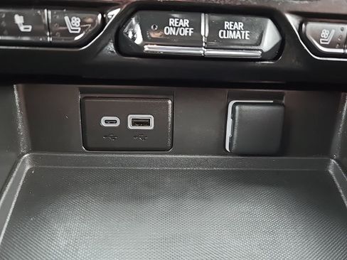 Used 2023 GMC Yukon SLT w/ SLT Premium Package image 23