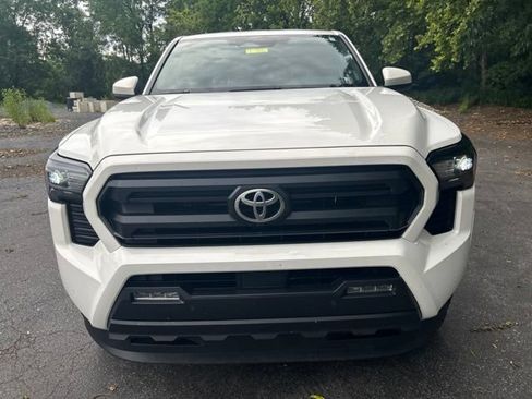 Used 2024 Toyota Tacoma SR5 AWD/4WD image 9