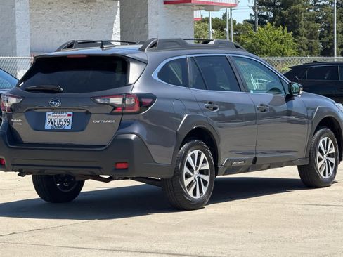 Certified 2025 Subaru Outback Premium AWD/4WD image 3