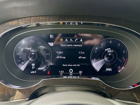 Used 2022 Bentley Bentayga AWD/4WD image 17