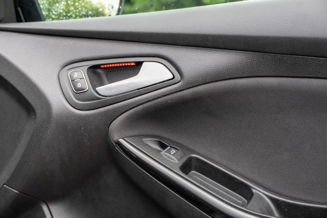 Used 2017 Ford Focus Titanium FWD image 80