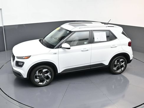 Certified 2026 Hyundai Venue SEL FWD image 20