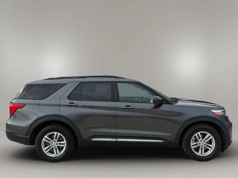 Used 2020 Ford Explorer XLT w/ Equipment Group 202A AWD/4WD image 9