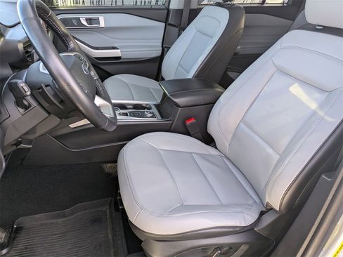 Used 2021 Ford Explorer XLT w/ Equipment Group 202A image 16