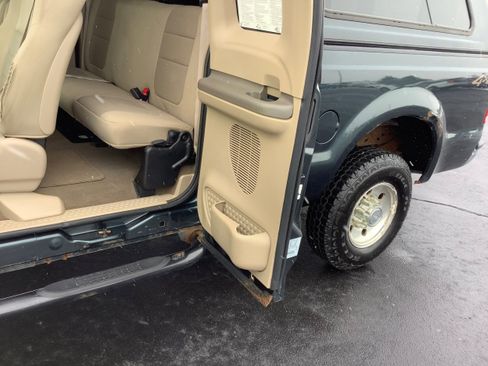 Used 2004 Ford F250 XLT image 9