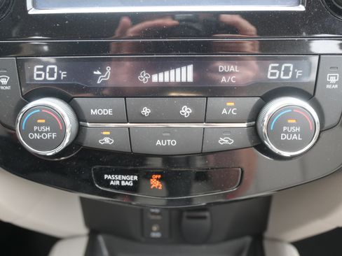 Used 2018 Nissan Rogue Sport SL FWD image 28