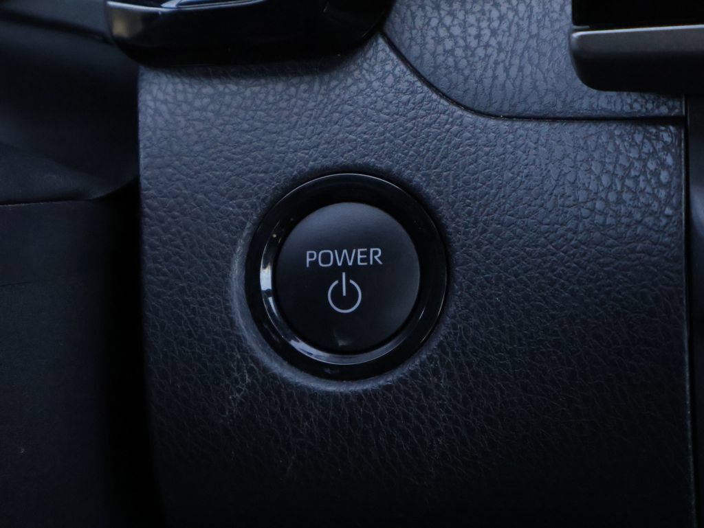 Used 2025 Toyota Camry SE FWD image 30
