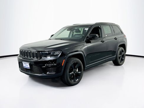 Used 2023 Jeep Grand Cherokee Limited w/ Black Appearance Package AWD/4WD image 1