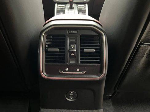 Certified 2025 Porsche Macan S AWD/4WD image 17