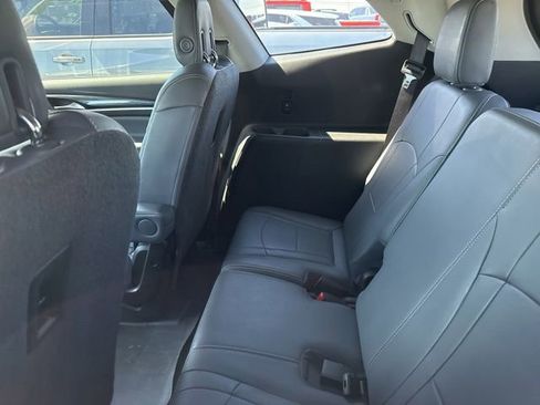 Used 2018 Buick Enclave Essence AWD/4WD image 5