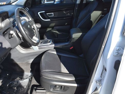 Used 2018 Land Rover Discovery Sport SE image 15
