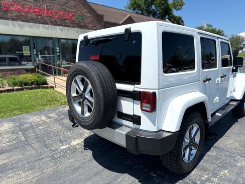 Used 2017 Jeep Wrangler Unlimited Sahara w/ Dual Top Group image 8