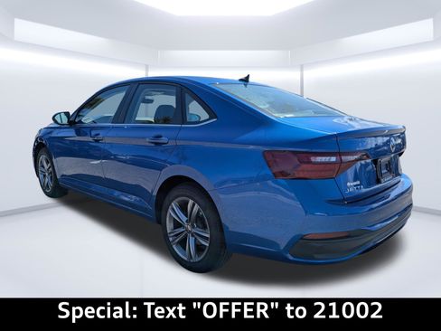 Used 2024 Volkswagen Jetta SE image 5