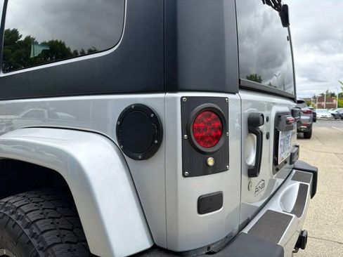 Used 2008 Jeep Wrangler Sahara AWD/4WD image 13