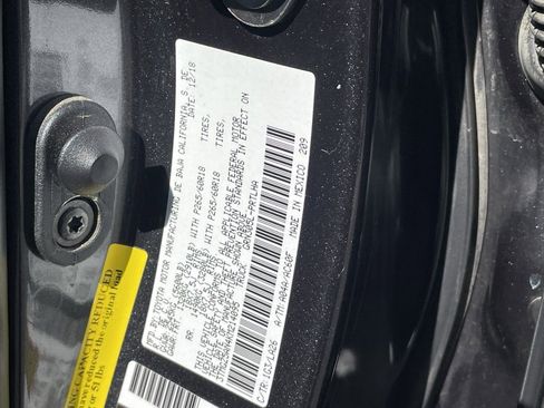 Used 2019 Toyota Tacoma Limited image 33