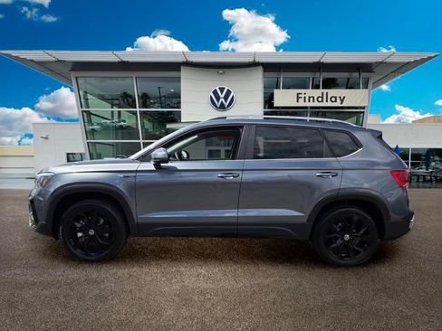 Certified 2023 Volkswagen Taos SE w/ Panoramic Sunroof Package FWD image 4