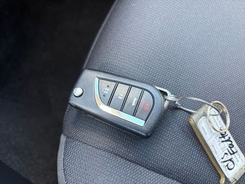 Used 2025 Toyota Corolla LE image 21