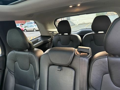 Used 2016 Volvo XC90 T6 Momentum w/ Momentum Plus Package AWD/4WD image 26