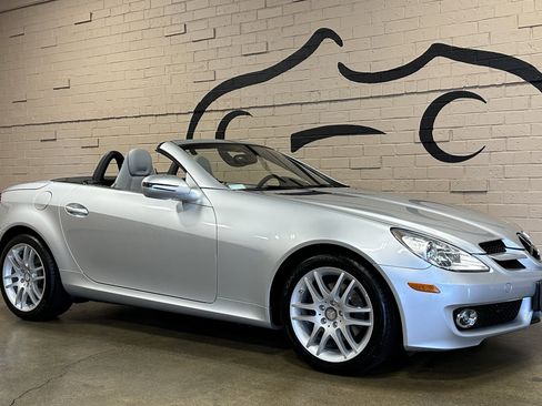 Used 2009 Mercedes-Benz SLK 300 image 2