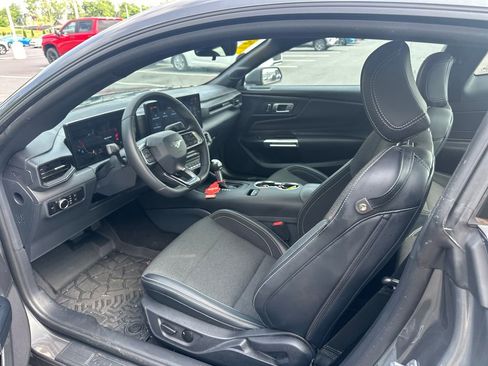 Used 2025 Ford Mustang Coupe RWD image 9