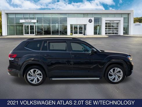 Certified 2021 Volkswagen Atlas SE image 9