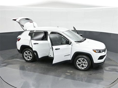 Used 2025 Jeep Compass Sport image 48