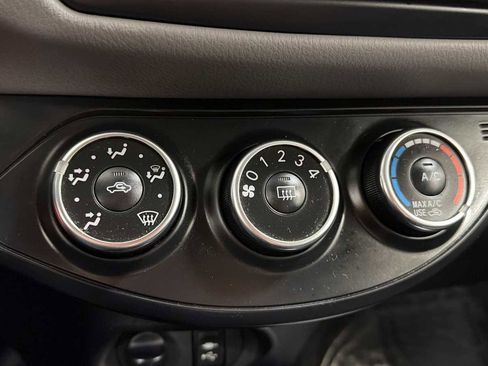 Used 2015 Toyota Yaris L image 19