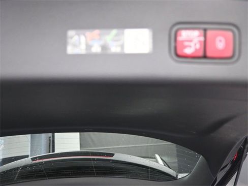 Used 2025 Mercedes-Benz GLC 300 image 26