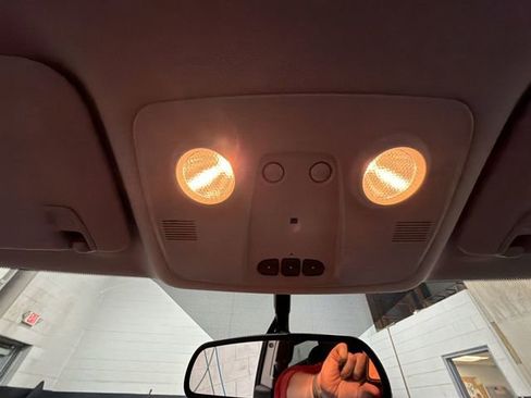 Used 2015 Chevrolet Traverse LT image 21