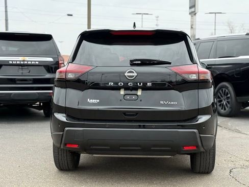 Used 2024 Nissan Rogue SV image 39